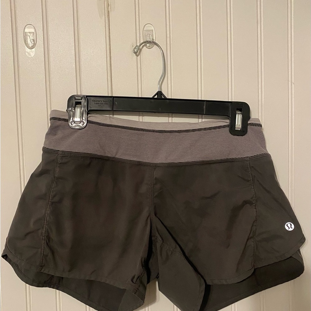 🍋 lululemon athletica Women's Dark Gray Athletic Shorts 🍋
